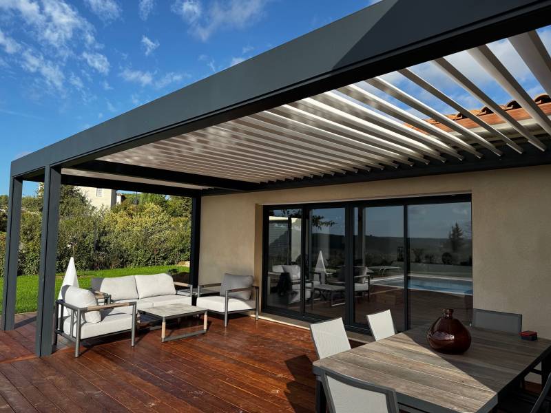 Pose de pergola bioclimatique sur mesure à Salon-de-Provence